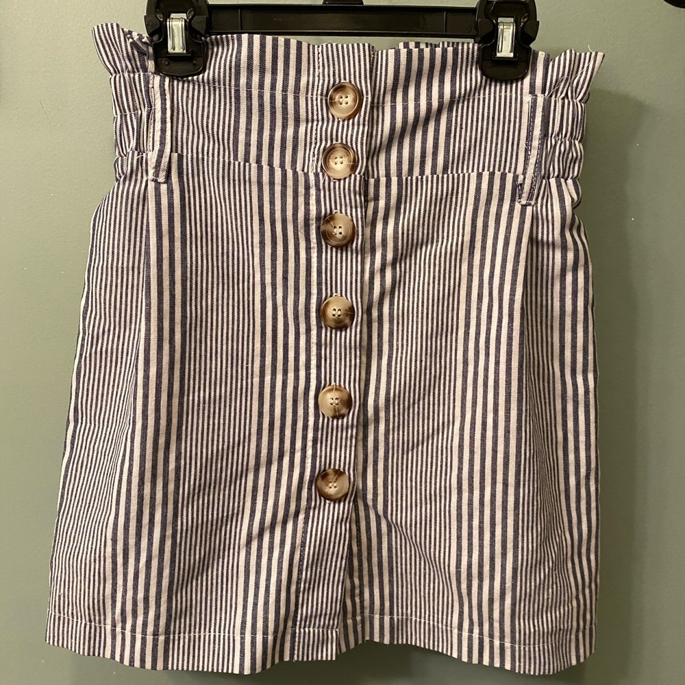 White and navy button high waisted skirt